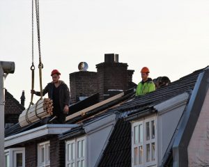 Lees meer over het artikel Veilig werken op een dak, zo doe je het en voorkom je ongelukken!